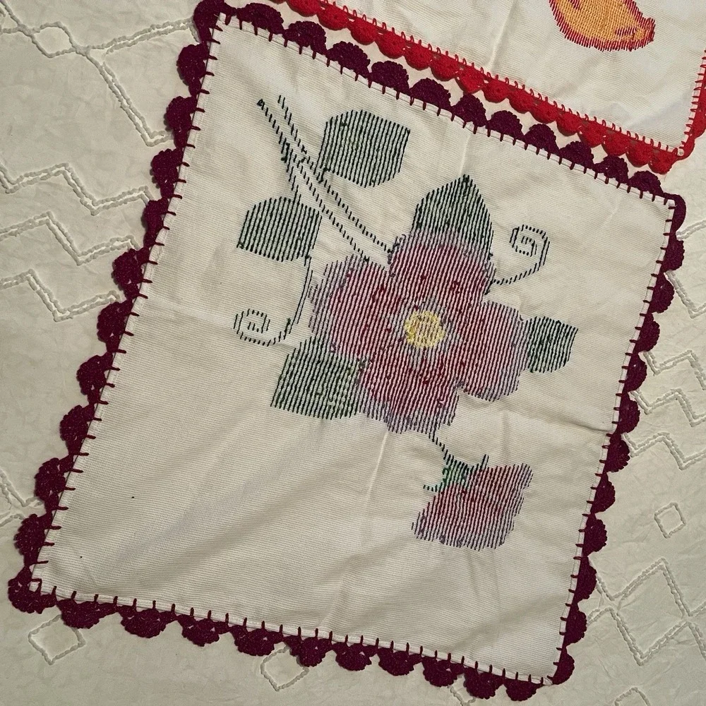 VTG  Needlepoint Tea Towels Set Of 2 Crochet‎ Trim Farmhouse Chic Handmade Decor